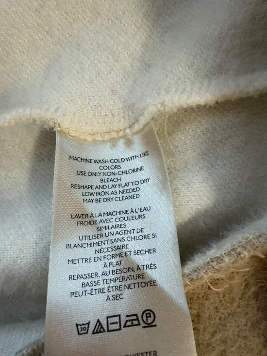 Cozy Cream Contrast-Trim Sweater - Picture 4 of 5